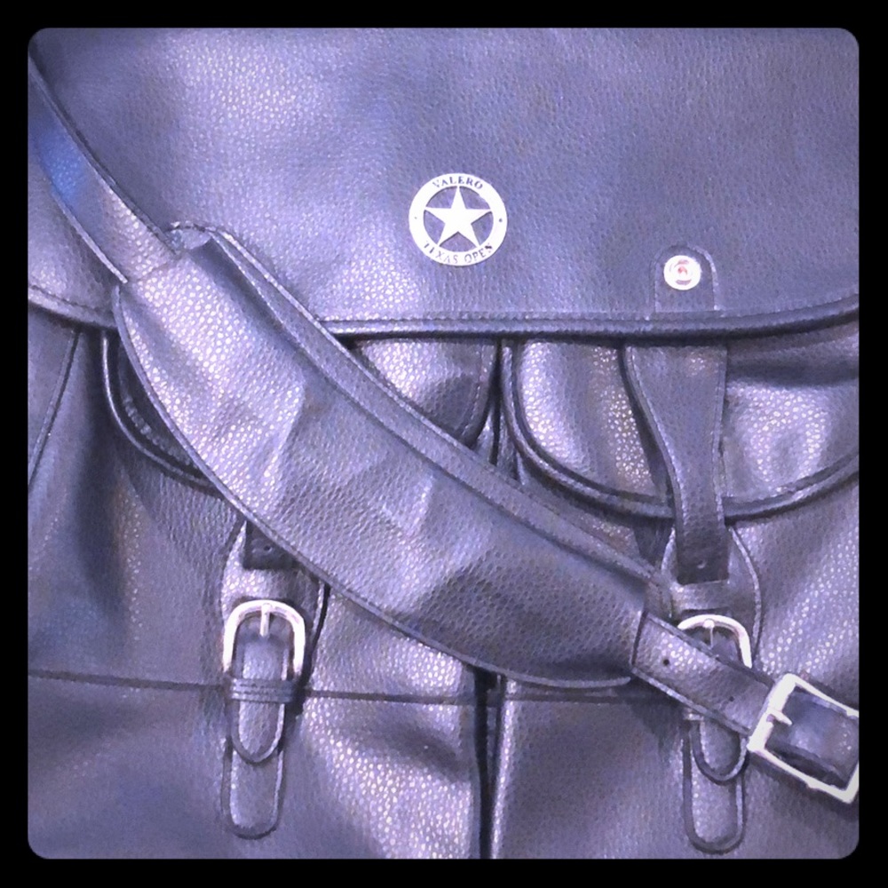 Barrington leather shoulder bag
